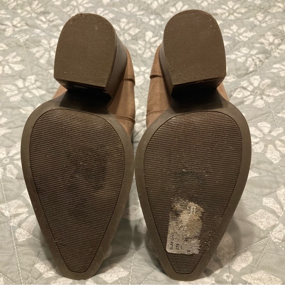 Qupid Slay Ankle Bootie - Picture 7 of 8